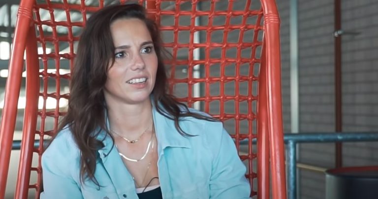 Alles over Gwen van Poorten: haar YouTube-succes, haar privéleven en haar modellencarrière Alles over Gwen van Poorten: haar YouTube-succes, haar privéleven en haar modellencarrière