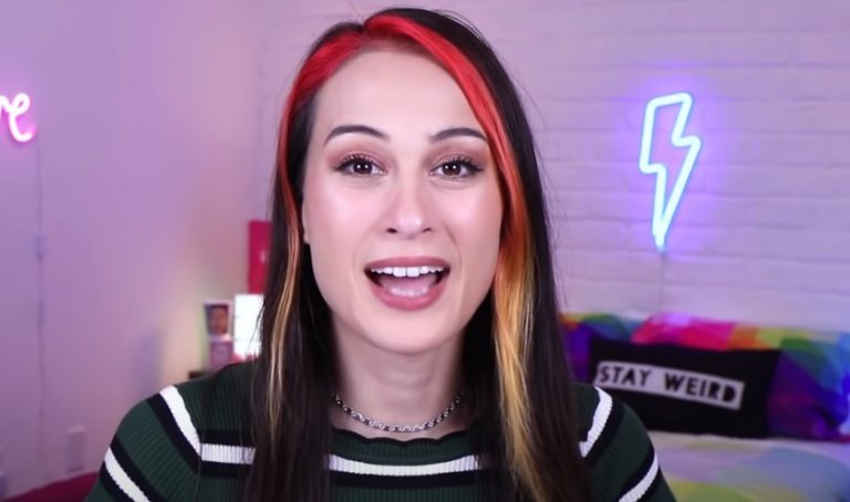 Alles over Djamila Verhoef: haar YouTube-succes, haar muziekcarrière en haar privéleven Alles over Djamila Verhoef: haar YouTube-succes, haar muziekcarrière en haar privéleven