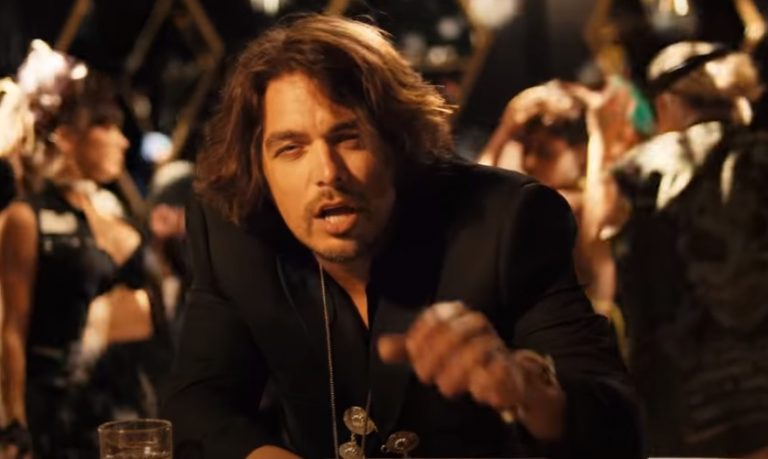 Alles over Waylon: zijn muziekcarrière, zijn turbulente liefdesleven en zijn achtergrond Alles over Waylon: zijn muziekcarrière, zijn turbulente liefdesleven en zijn achtergrond