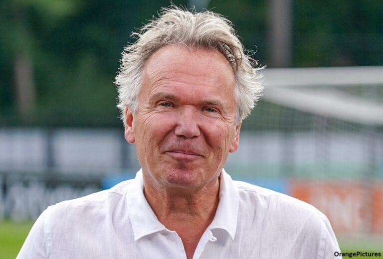 Vrouw Tom Egbers woedend op media, stapt op als voorzitter Mores Vrouw Tom Egbers woedend op media, stapt op als voorzitter Mores